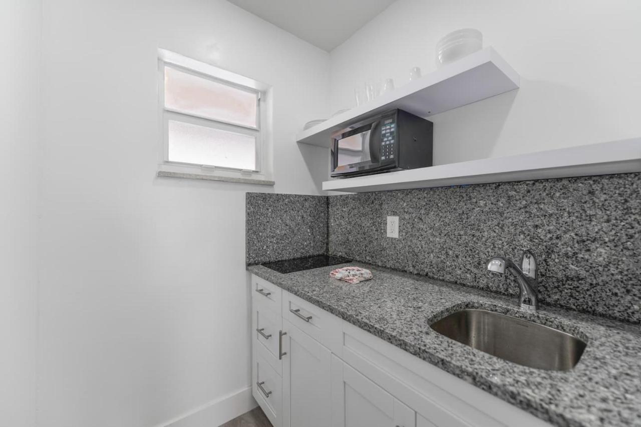 Fantastic 1 Bedroom With Pool Steps From The Beach #43 Hollywood Luaran gambar